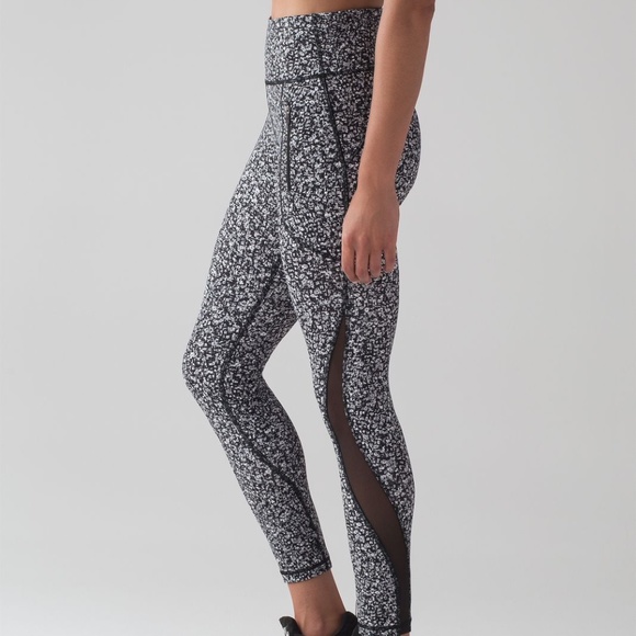 lululemon athletica Pants - Lululemon Invigorate 7/8 Tight - SIZE 6